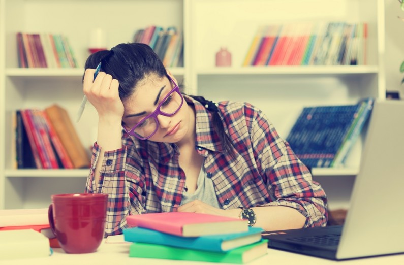 Student undergoing French tutoring online