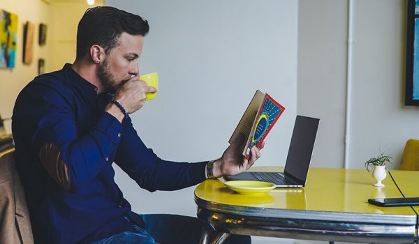 Man monitoring reading speed and drinking coffee