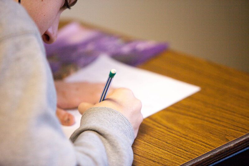 Student taking down notes on proper essay format