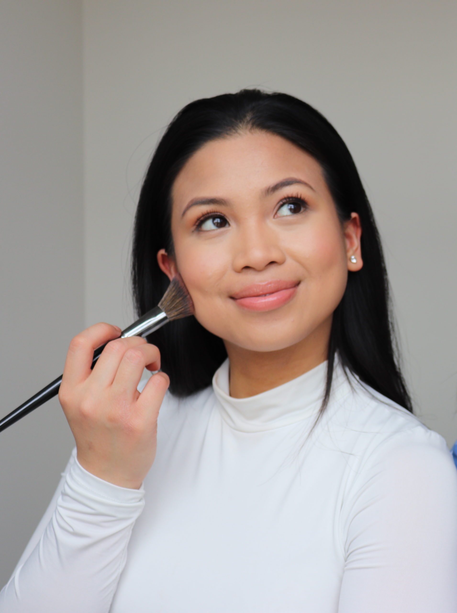 Toronto beauty blogger Nathalee Pauline uses a makeup brush in a tutorial