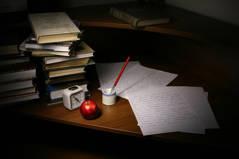 Writer’s desk set up to write a descriptive story for a hook