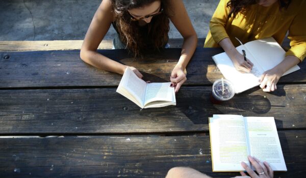 Getting the benefits of writing assistants through tutoring