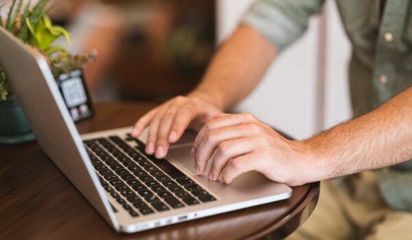 student writing essay outline