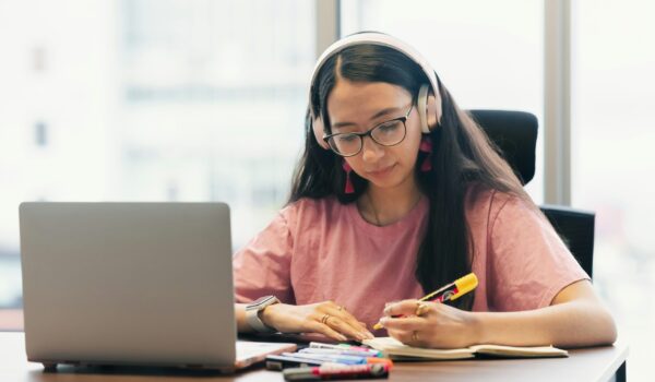 student working on persuasive speech outline