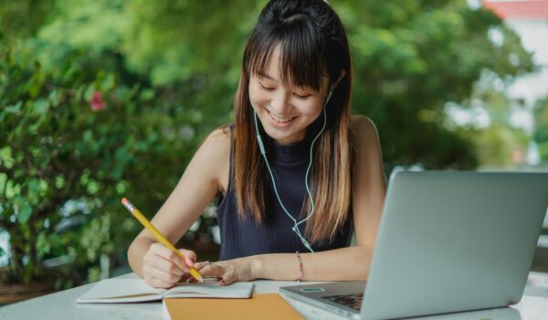 Student working on Capstone vs Thesis