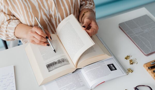 what is a clincher in an essay